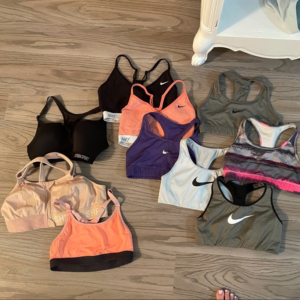 Sports bra lot